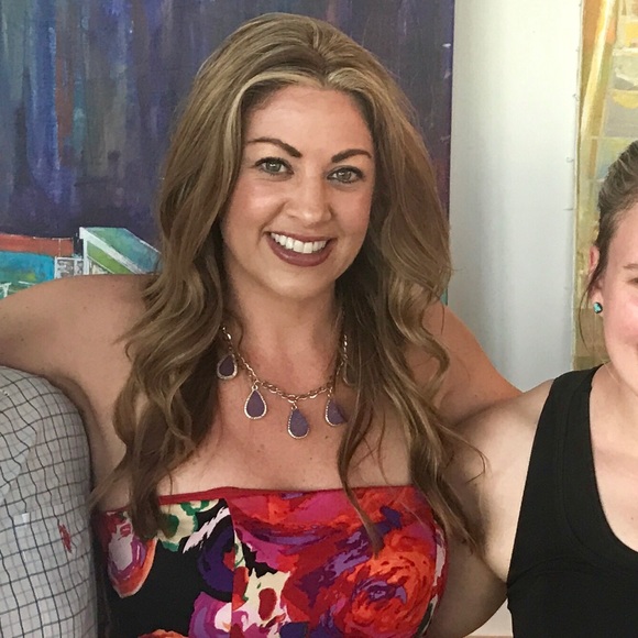 Meet your Posher, Amanda - Picture 8 of 8